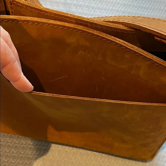 Portland Leather Goods Dakota Triangle Bag - Picture 10 of 10